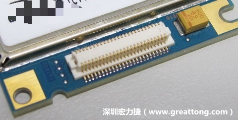 PCBA大講堂：板對(duì)板連接器下面裸銅設(shè)計(jì)，造成模組功能不良