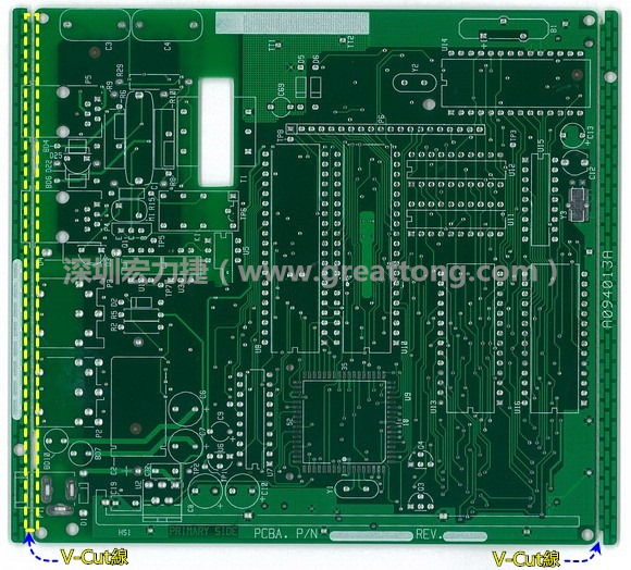 所謂【V-cut】是印刷電路板(PCB)廠商依據(jù)客戶的圖紙要求，事先在PCB的特定位置用轉(zhuǎn)盤刀具切割好的一條條分割線，其目的是為了方便后續(xù)SMT電路板組裝完成后的「分板(De-panel)」之用，因?yàn)槠淝懈詈蟮耐庑涂雌饋砭拖駛€(gè)英文的【V】字型，因此得名。
