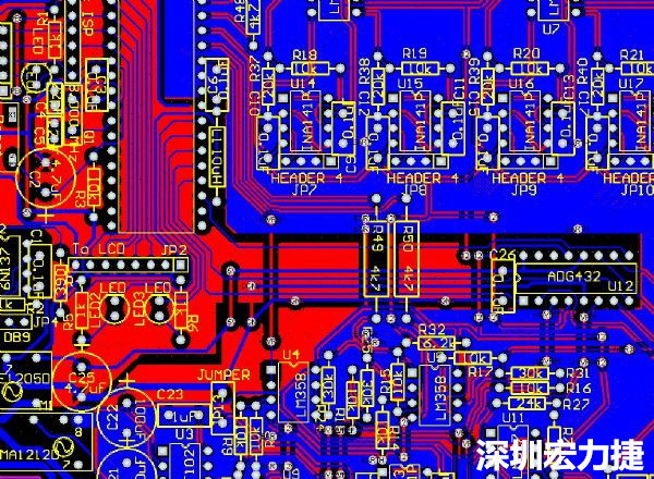 一般產(chǎn)品的PCB設(shè)計，多數(shù)先決定元件布局，再進(jìn)行線路連接，于元件位置就先改善干擾問題，再從線路細(xì)節(jié)著手改善產(chǎn)品。